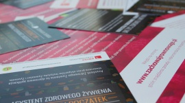 Instytut Żywności i Żywienia edukuje w całej Polsce Zdrowie, LIFESTYLE - Codzienny pośpiech i wykształcone przez lata złe nawyki żywieniowe to niestety znaki naszych czasów.