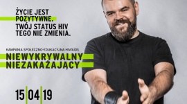 Żyjący z HIV wychodzi z szafy Zdrowie, LIFESTYLE - Od 16 lat żyję z HIV, od 15 lat mam niewykrywalny poziom wirusa we krwi. Nie stanowię zagrożenia dla otoczenia – mówi Tomasz Siara, który rozpoczyna własną kampanię edukacyjną o HIV/AIDS.